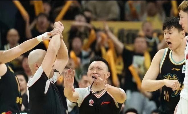 NBA每日得分王：迪文琴佐35分(2024年05月11日)